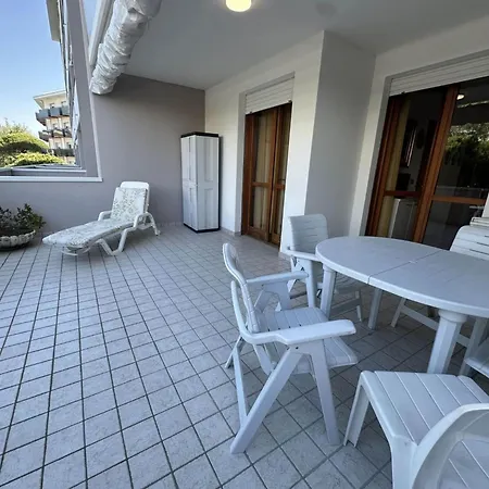 아파트 Modern Flat With Shared Pool And Sea Side View