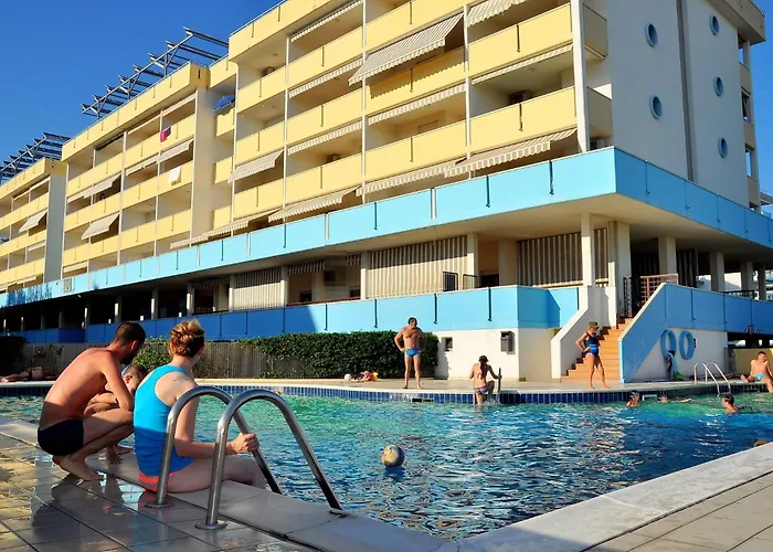 Апартаменти Modern Flat With Shared Pool And Sea Side View Бібіоне