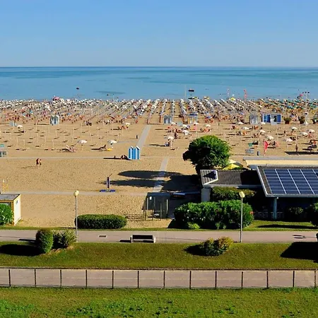 Modern Flat With Shared Pool And Sea Side View ביביונה