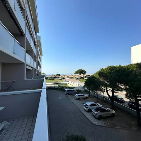 Apartmán Modern Flat With Shared Pool And Sea Side View
