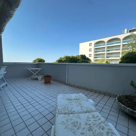 Modern Flat With Shared Pool And Sea Side View Apartmán *